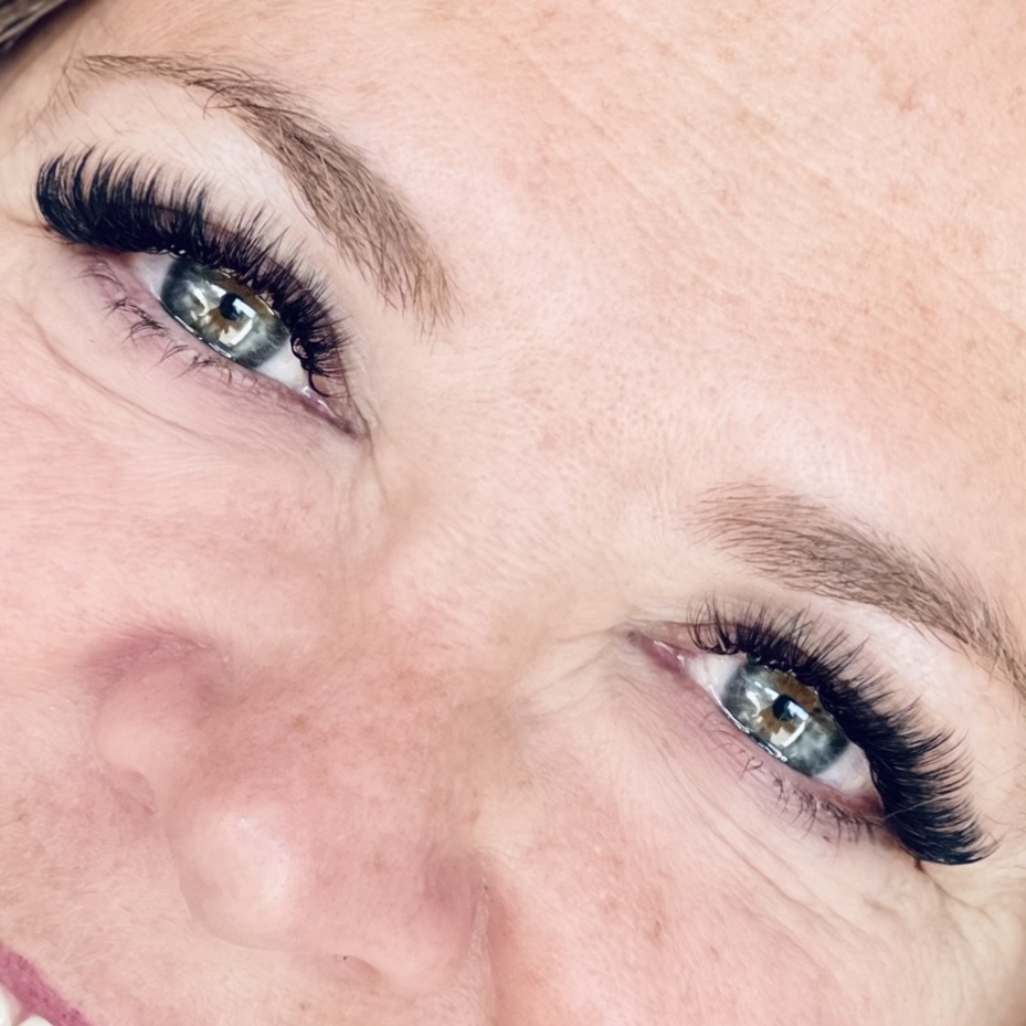 Classic Lashes service imagery